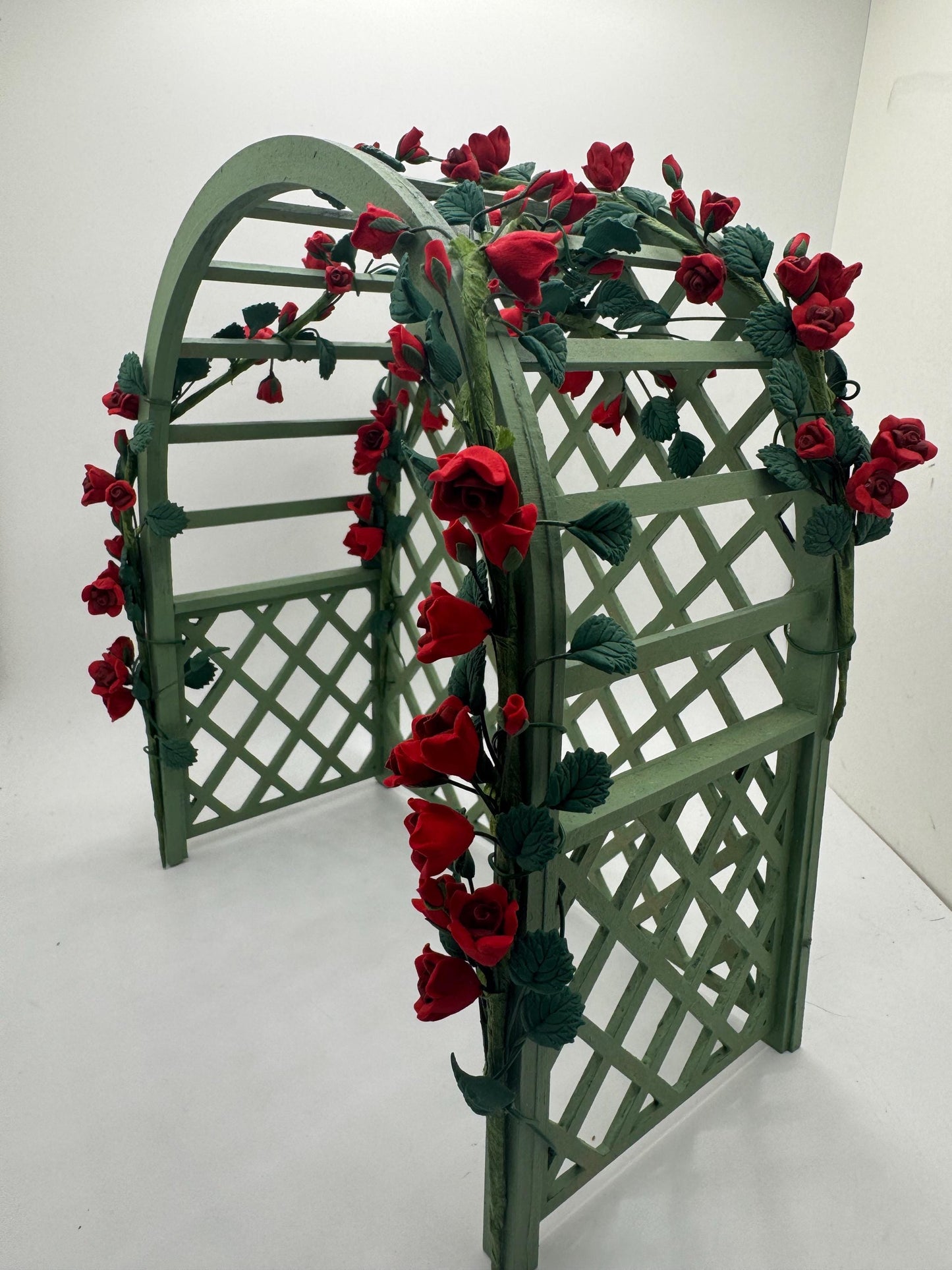 Dolls House Miniatures - Gardener Rose Arch
