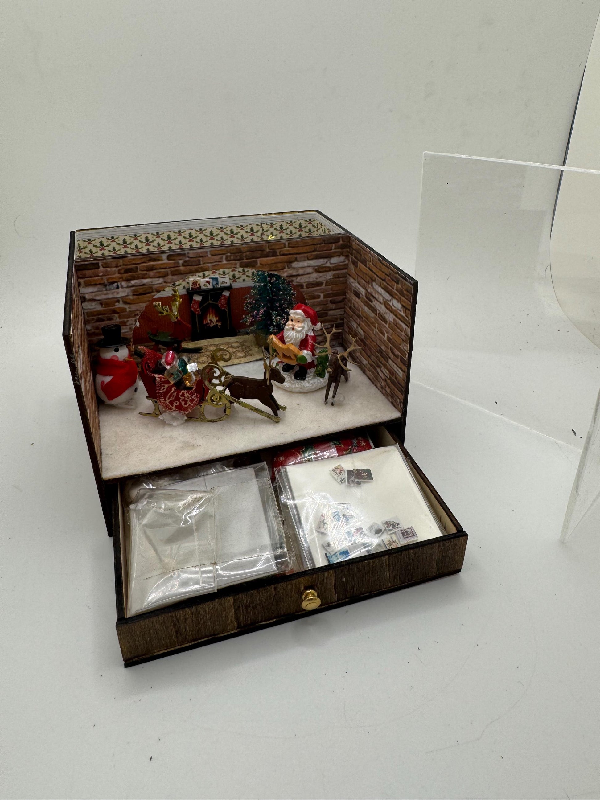 DOLLS HOUSE MINIATURES - 1/48th room box - Christmas