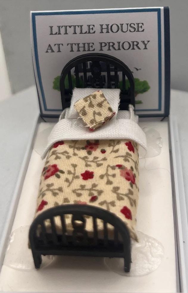 Dolls House Miniatures ( 1/48th - 1:48 - 1/4" - Quarter Inch Scale ) - Single Bed - Ella