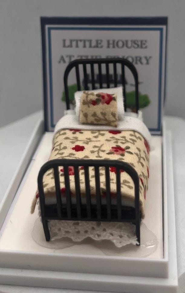 Dolls House Miniatures ( 1/48th - 1:48 - 1/4" - Quarter Inch Scale ) - Single Bed - Bonnie