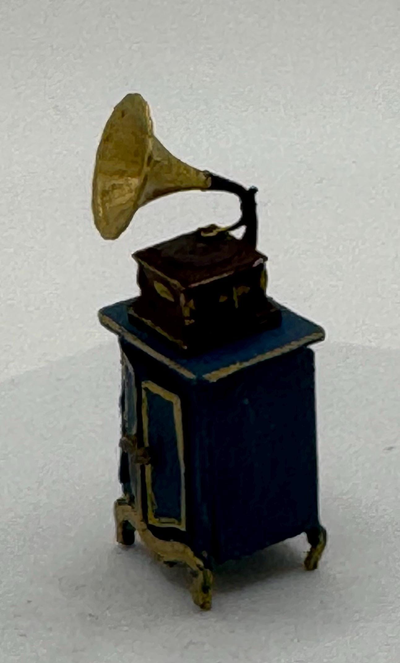 Dolls House 1/48th - Gramophone and Cabinet