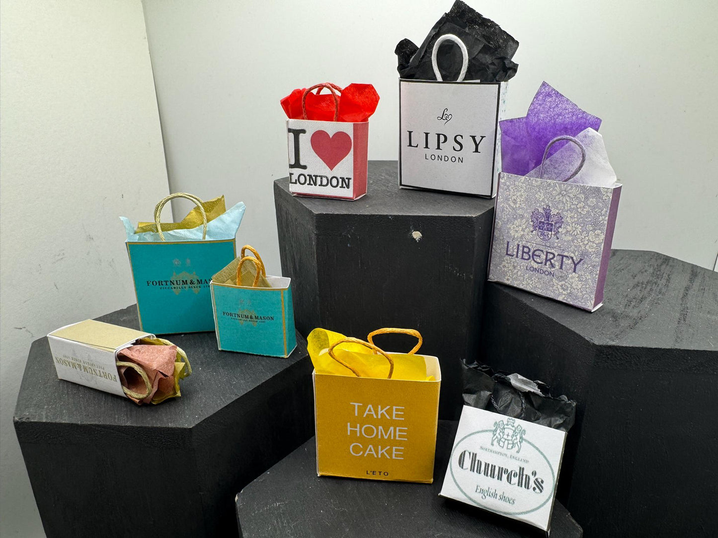 Dolls House Miniatures- 1/12th Shopping Bags x8 - SET 11 - London