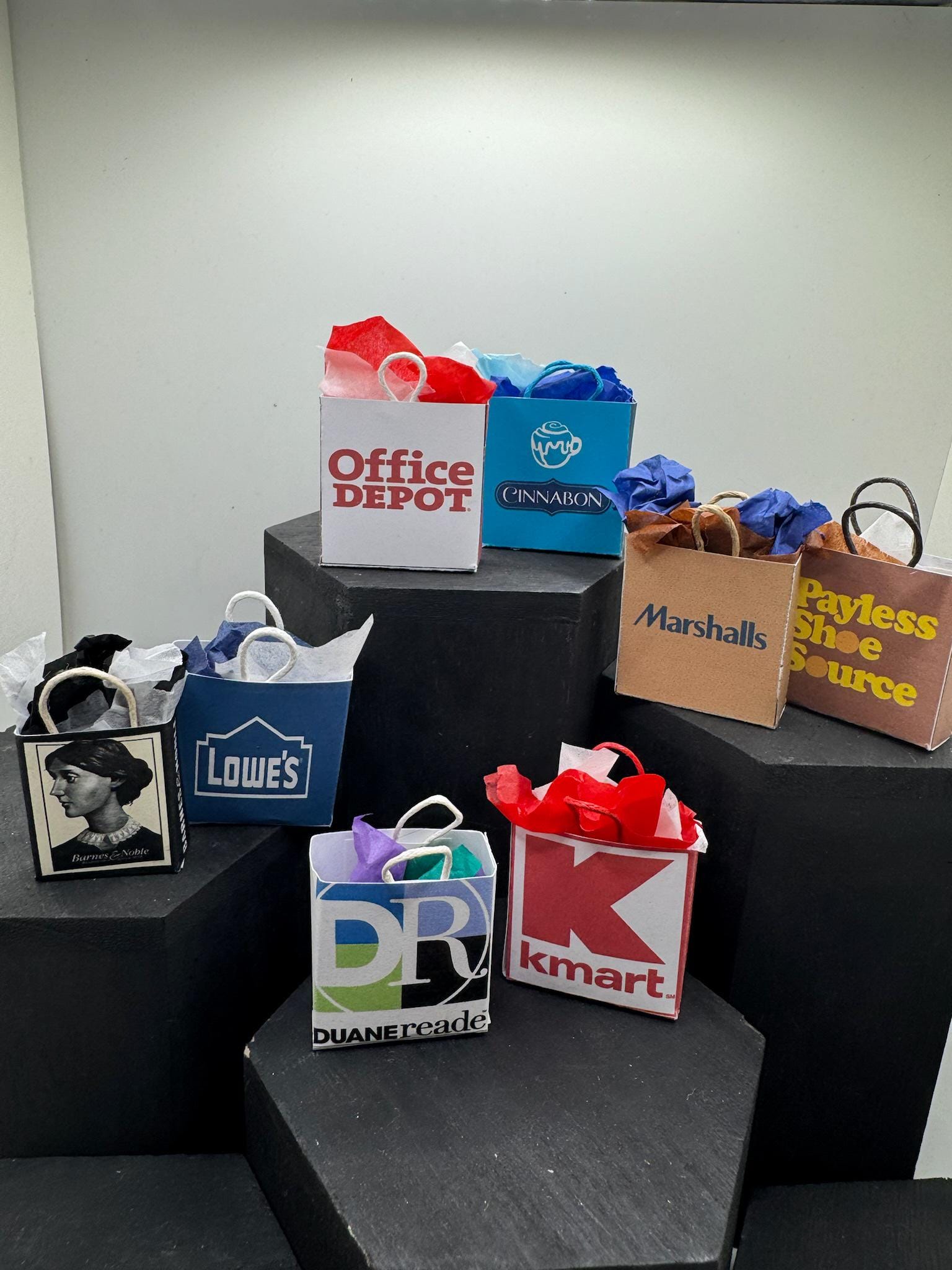 Dolls House Miniatures- 1/12th Shopping Bags x8 - SET 26 - USA Stores