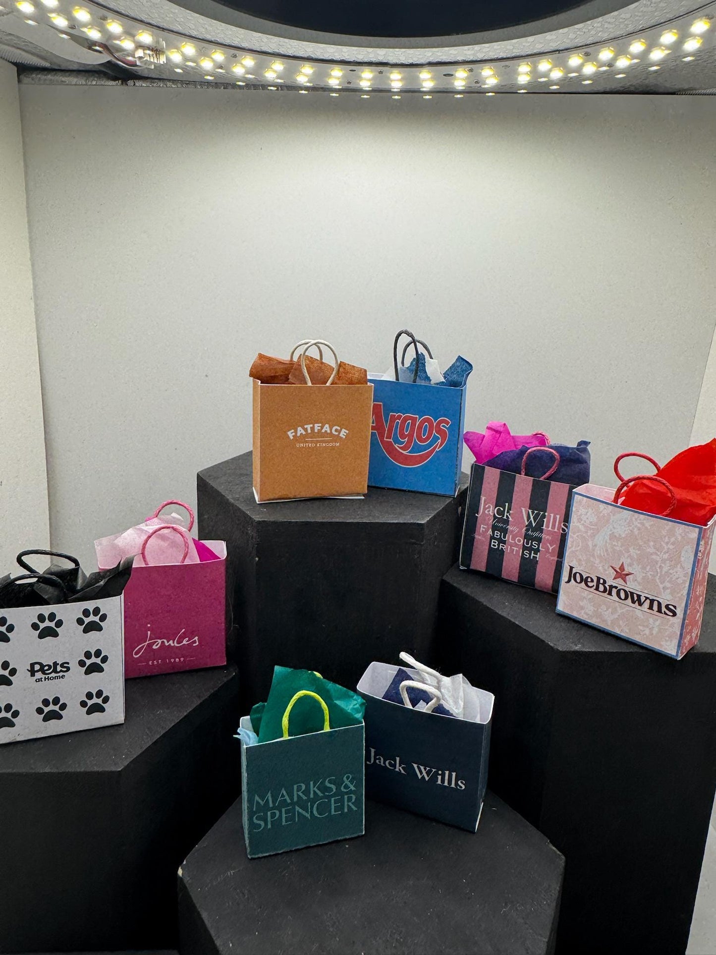 Dolls House Miniatures- 1/12th Shopping Bags x8 - SET 29 - UK Stores