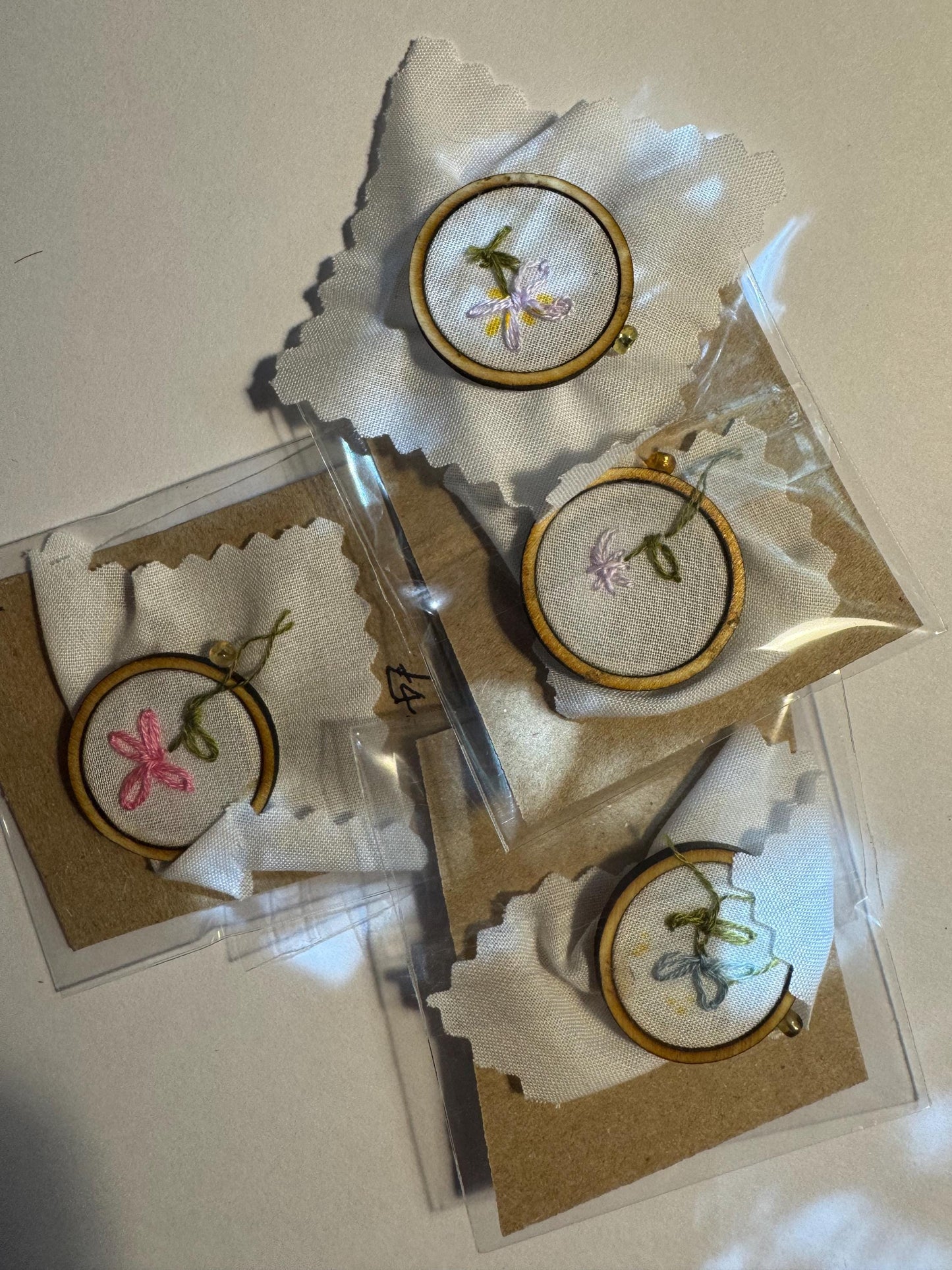 DOLLS HOUSE MINIATURES - Embroidery Hoop X1 (assorted colours)