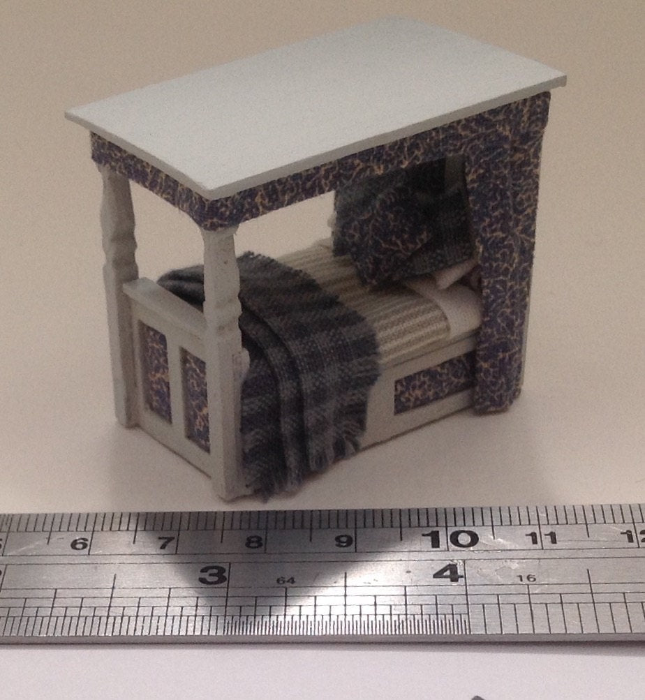 Dolls House Miniatures ( 1/48th - 1:48 - 1/4" - Quarter Inch Scale )  - Handmade  four poster bed