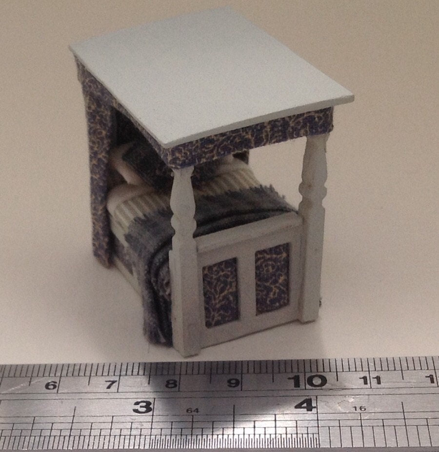 Dolls House Miniatures ( 1/48th - 1:48 - 1/4" - Quarter Inch Scale )  - Handmade  four poster bed